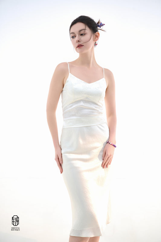 Midnight Silk Camisole,This lightweight camisole comes in classic black and elegant white, blending simplicity with a hint of allure. Crafted from airy silk fabric, it fits comfortably against the skin, beautifully highlighting the natural curves. The min