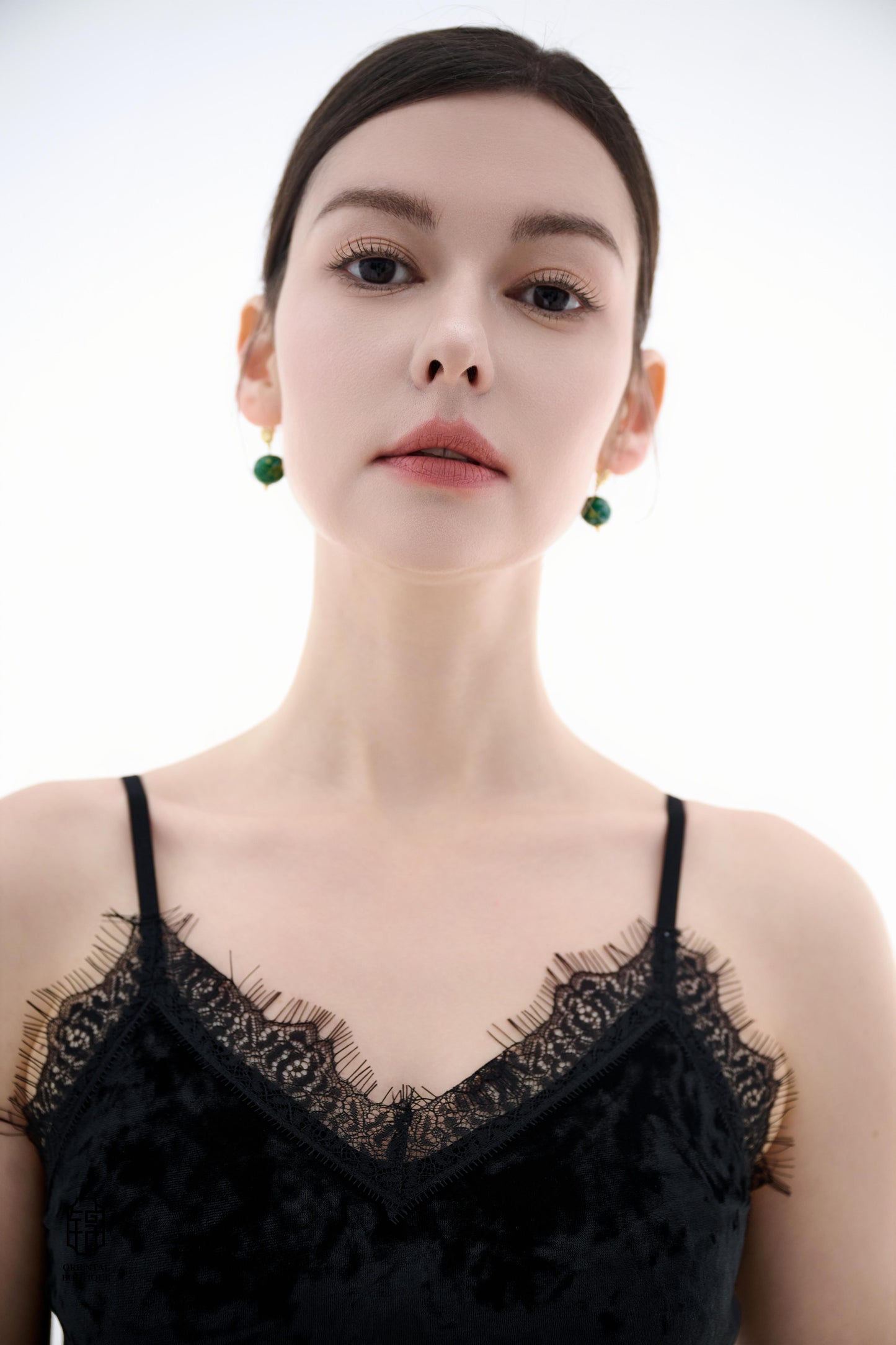 Velvet Lace Night Cami,This camisole top is available in both black and white styles, exuding sensual charm and luxurious texture. The black version is made of smooth velvet fabric, providing a delicate touch and an air of sophistication, while the white