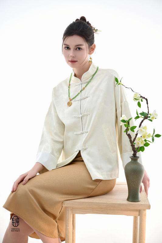 Elegant Cloud Brocade Jacket,The Elegant Cloud Brocade Jacket is crafted in a soft ivory tone with subtle cloud patterns woven into the fabric, exuding a sense of understated luxury. The jacket’s loose fit, combined with traditional frog button closures,