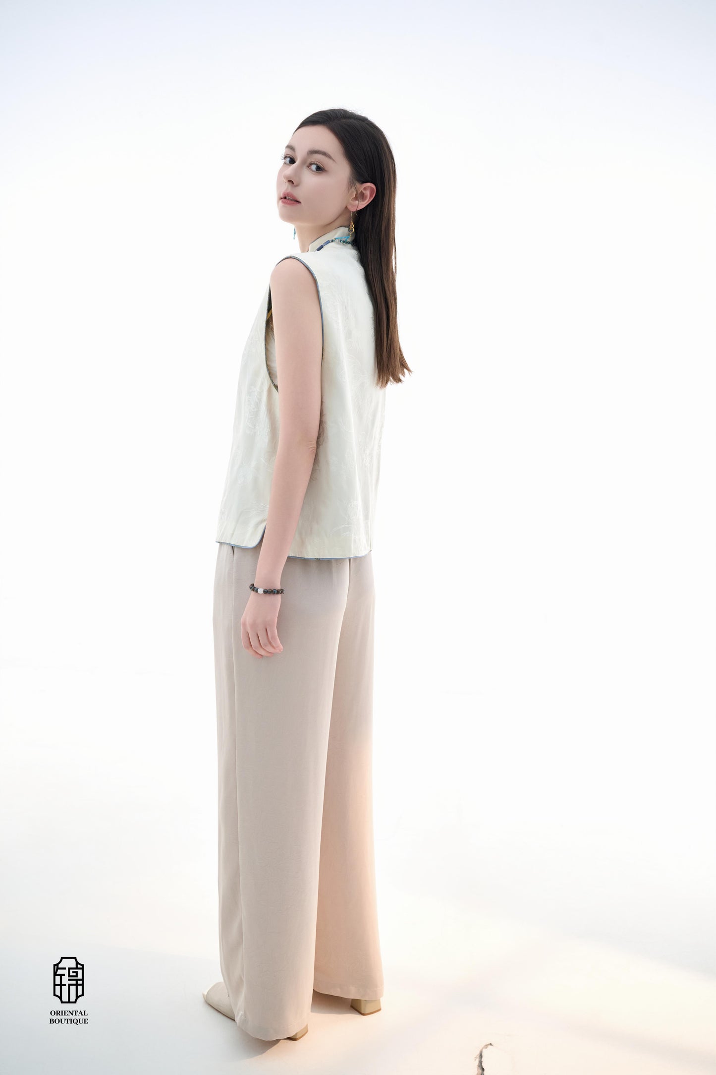 Cloud Brocade Mandarin Collar Sleeveless Vest,The Cloud Brocade Mandarin Collar Sleeveless Vest features a light brocade fabric, offering a simple and elegant look. The mandarin collar and traditional knotted buttons reflect the essence of classic Chinese