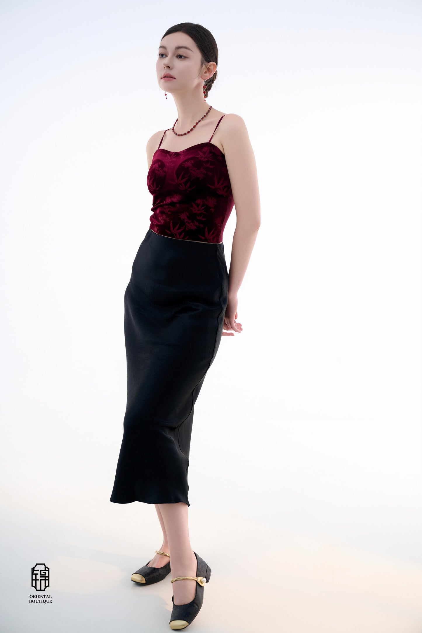 Silk Mermaid Skirt,This silk mermaid skirt features a classic design that gracefully accentuates curves, making it suitable for a variety of occasions. The champagne version is crafted from smooth silk, exuding an air of elegance and sophistication, while