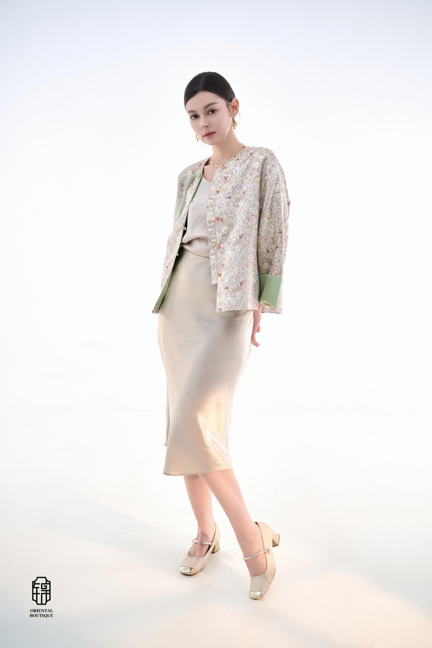 Silk Mermaid Skirt,This silk mermaid skirt features a classic design that gracefully accentuates curves, making it suitable for a variety of occasions. The champagne version is crafted from smooth silk, exuding an air of elegance and sophistication, while