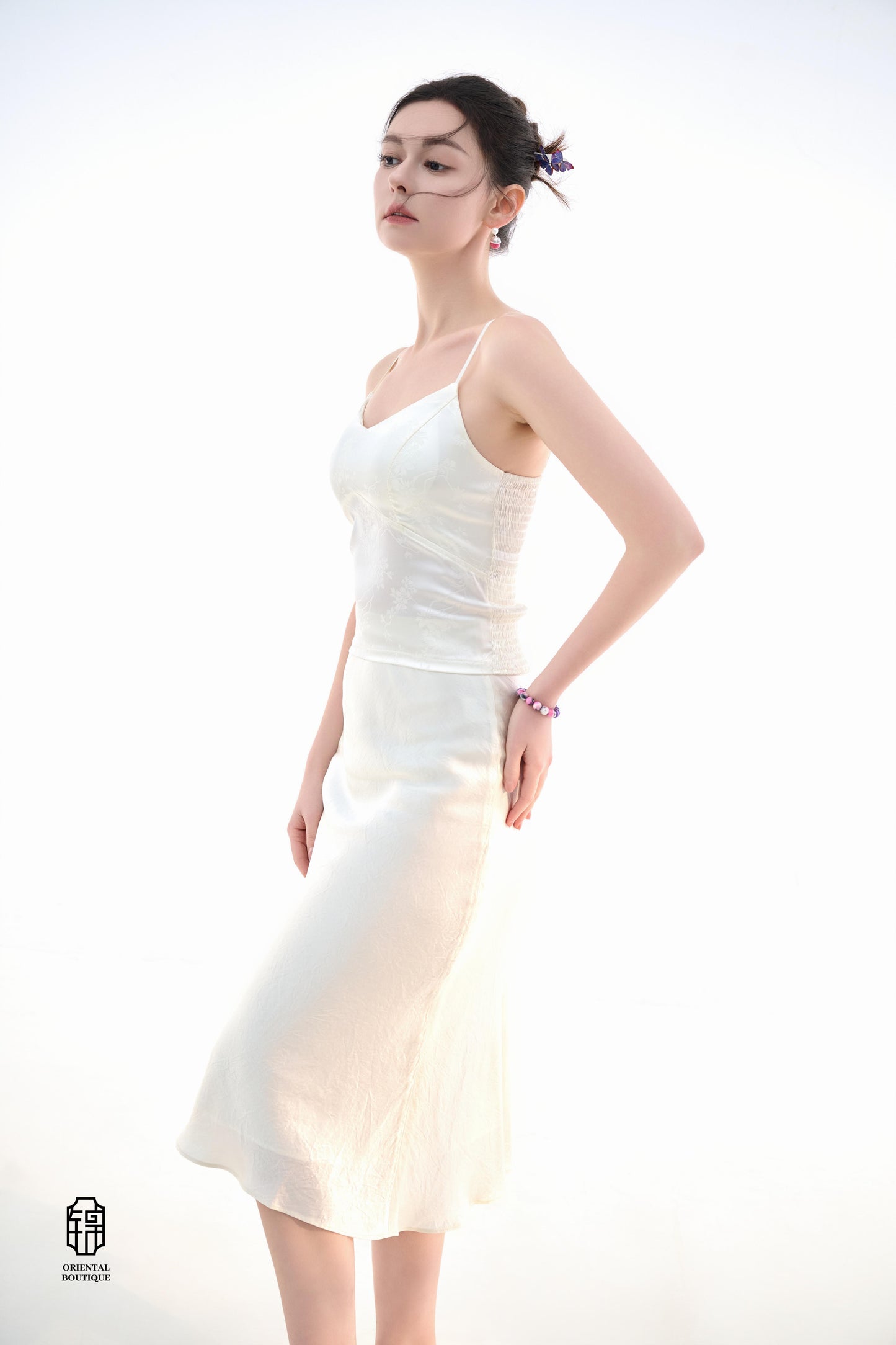 Silk Mermaid Skirt,This silk mermaid skirt features a classic design that gracefully accentuates curves, making it suitable for a variety of occasions. The champagne version is crafted from smooth silk, exuding an air of elegance and sophistication, while
