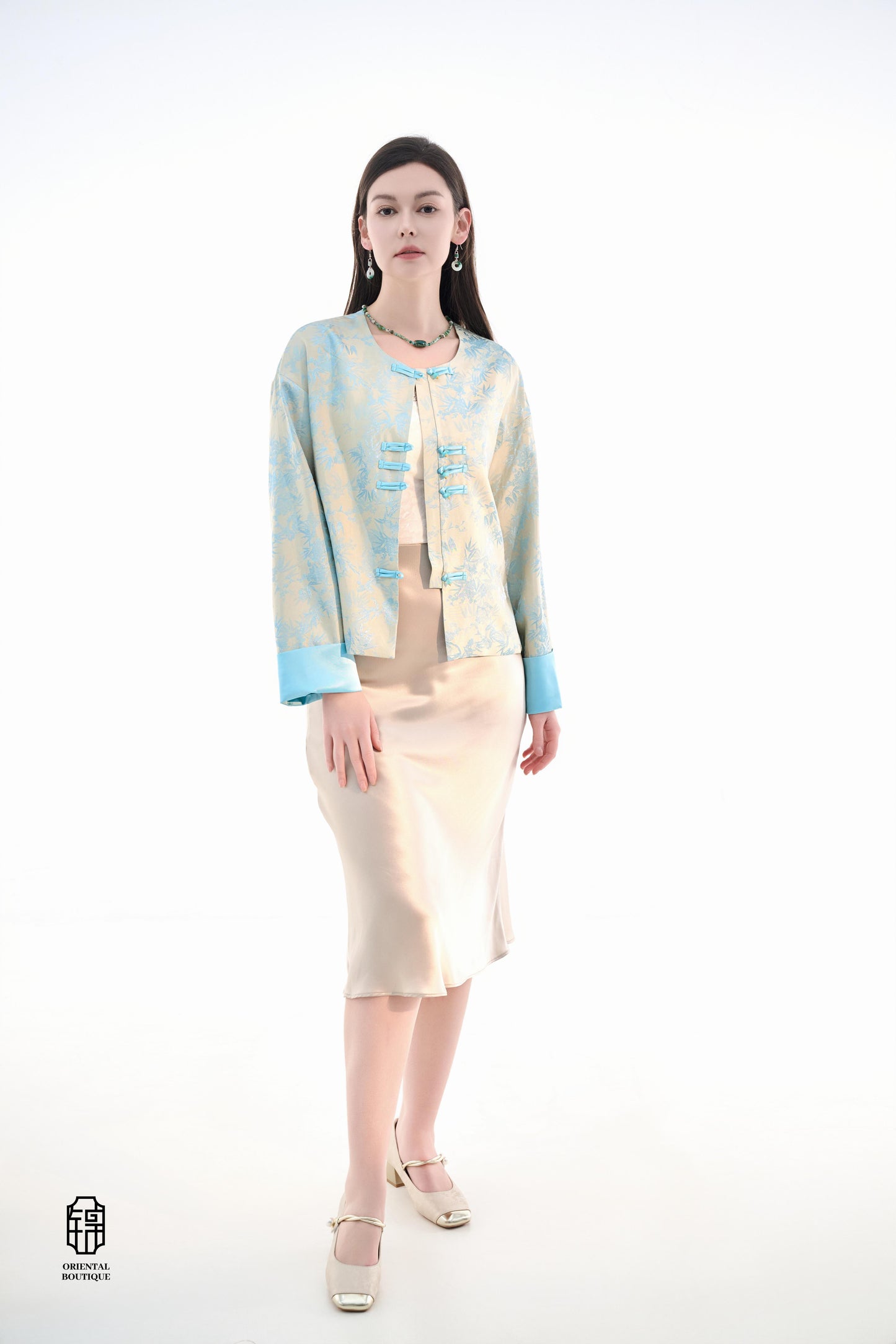 Silk Mermaid Skirt,This silk mermaid skirt features a classic design that gracefully accentuates curves, making it suitable for a variety of occasions. The champagne version is crafted from smooth silk, exuding an air of elegance and sophistication, while