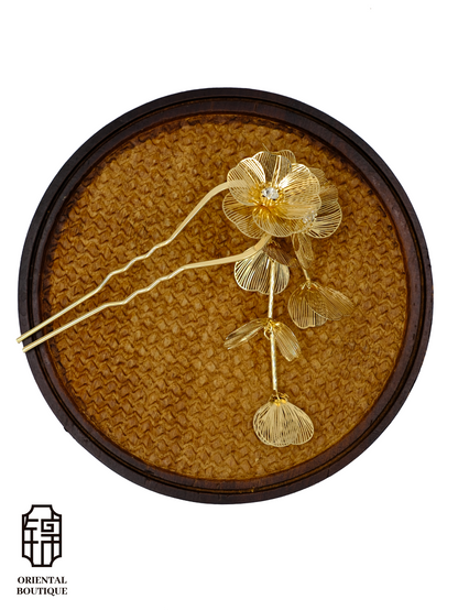 Gold Wire-Petal Tassel Hairpin
