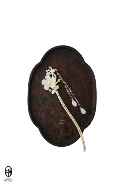 Vintage Wooden Tray & White Floral Tassel Hairpin Set
