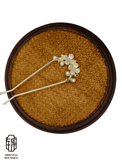 White Blossom Pearl Hairpin