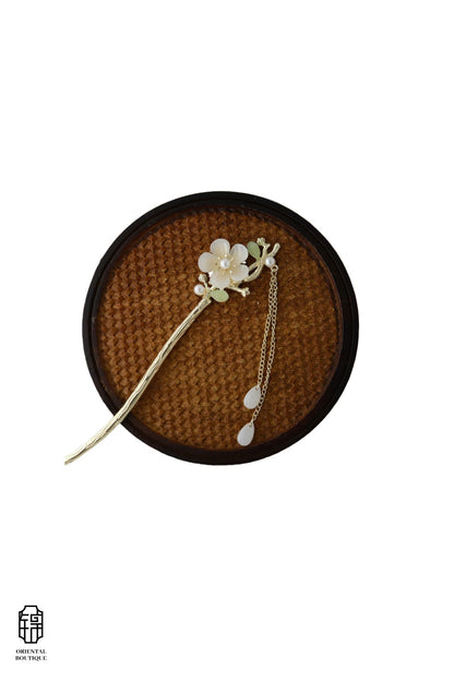 Vintage Wooden Tray & White Floral Tassel Hairpin Set