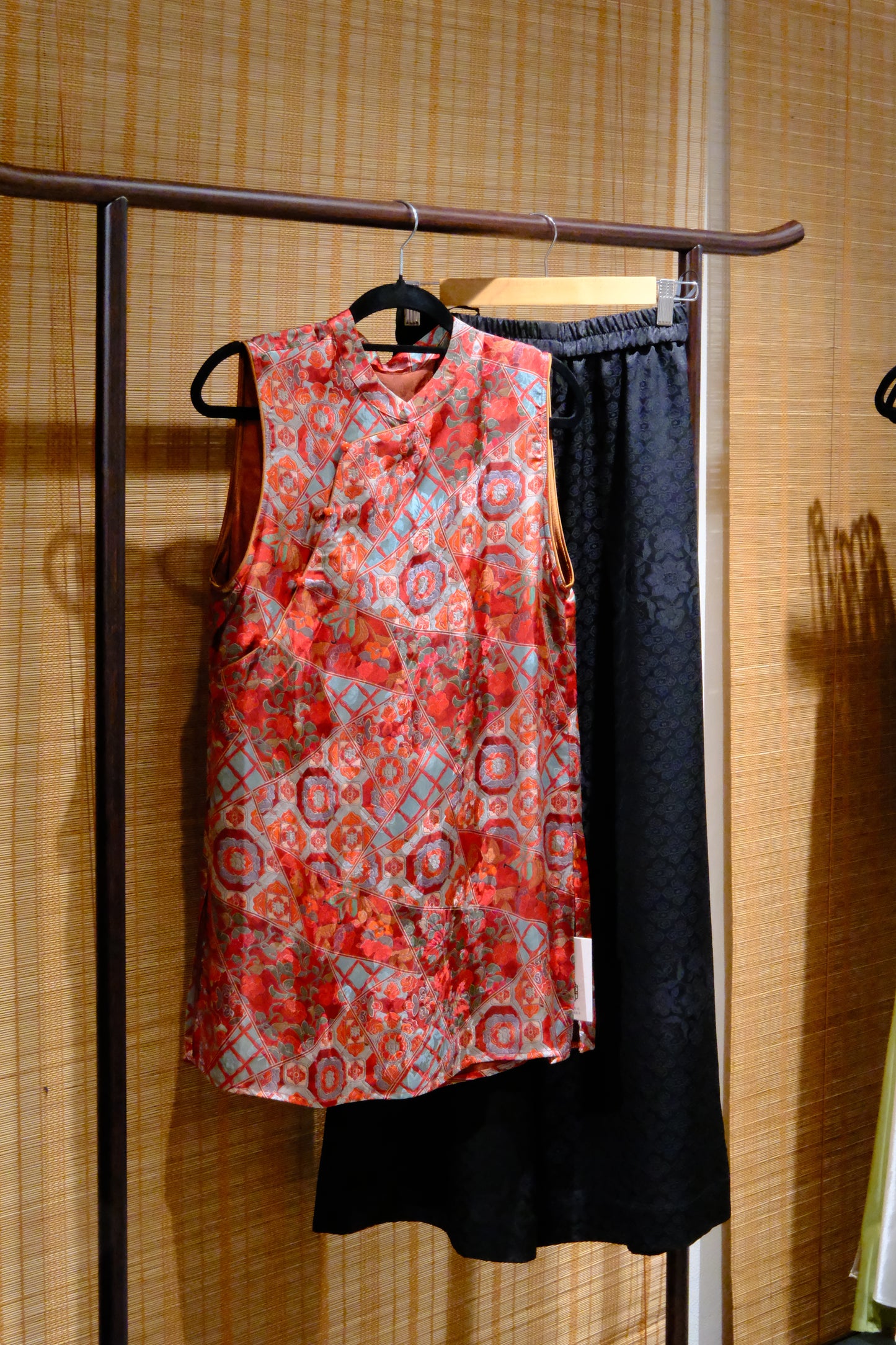 Jacquard Rayon Xiangyun Silk Top – Red Floral Patchwork Design | New Chinese Style