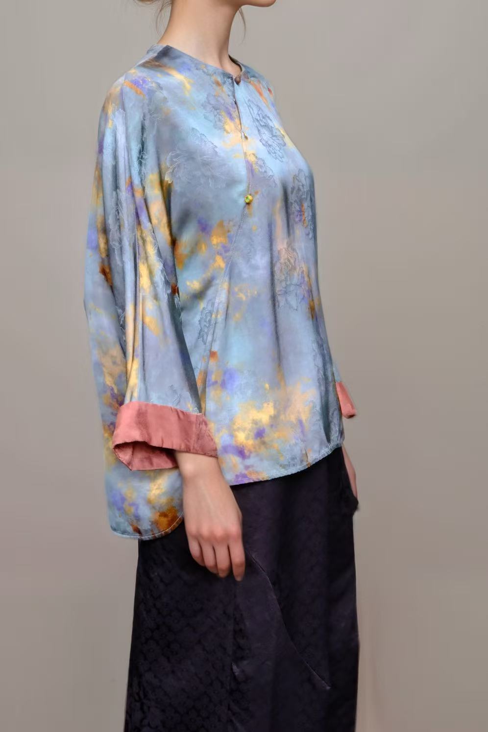 Artistic Jacquard Rayon Blouse – Blue & Gold Watercolor Print | New Chinese Style