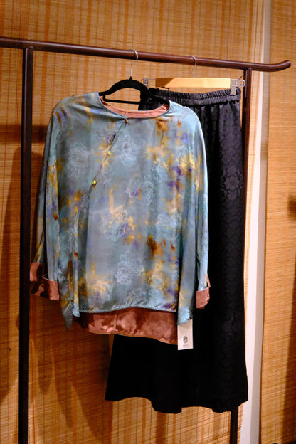 Artistic Jacquard Rayon Blouse – Blue & Gold Watercolor Print | New Chinese Style
