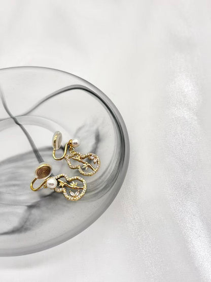 Clip earring - Pearl & Gold Floral Knot Earrings