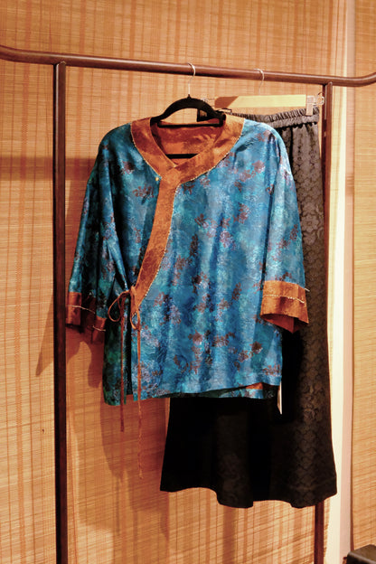 Artistic Jacquard Rayon Wrap Blouse – Deep Ocean Blue with Bronze Trim | New Chinese Style