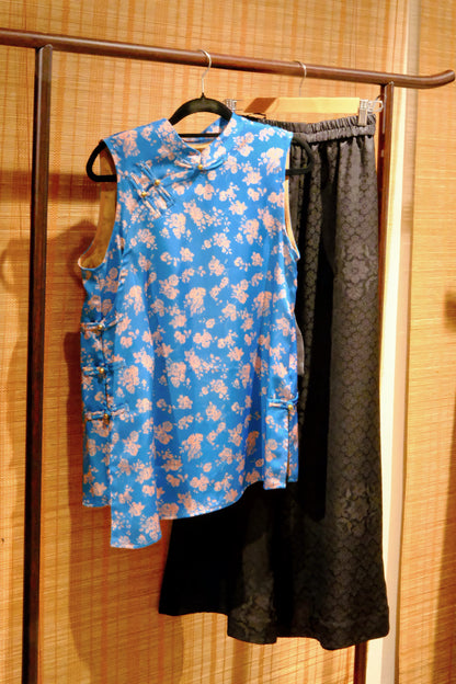 Jacquard Rayon Sleeveless Blouse – Bright Blue Floral Side-Button Design | New Chinese Style