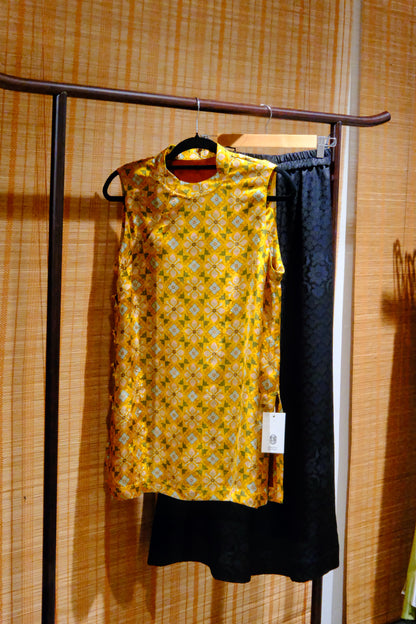 Rayon Xiangyun Silk Sleeveless Blouse – Honey Yellow Geometric Floral with Side Buttons | New Chinese Style