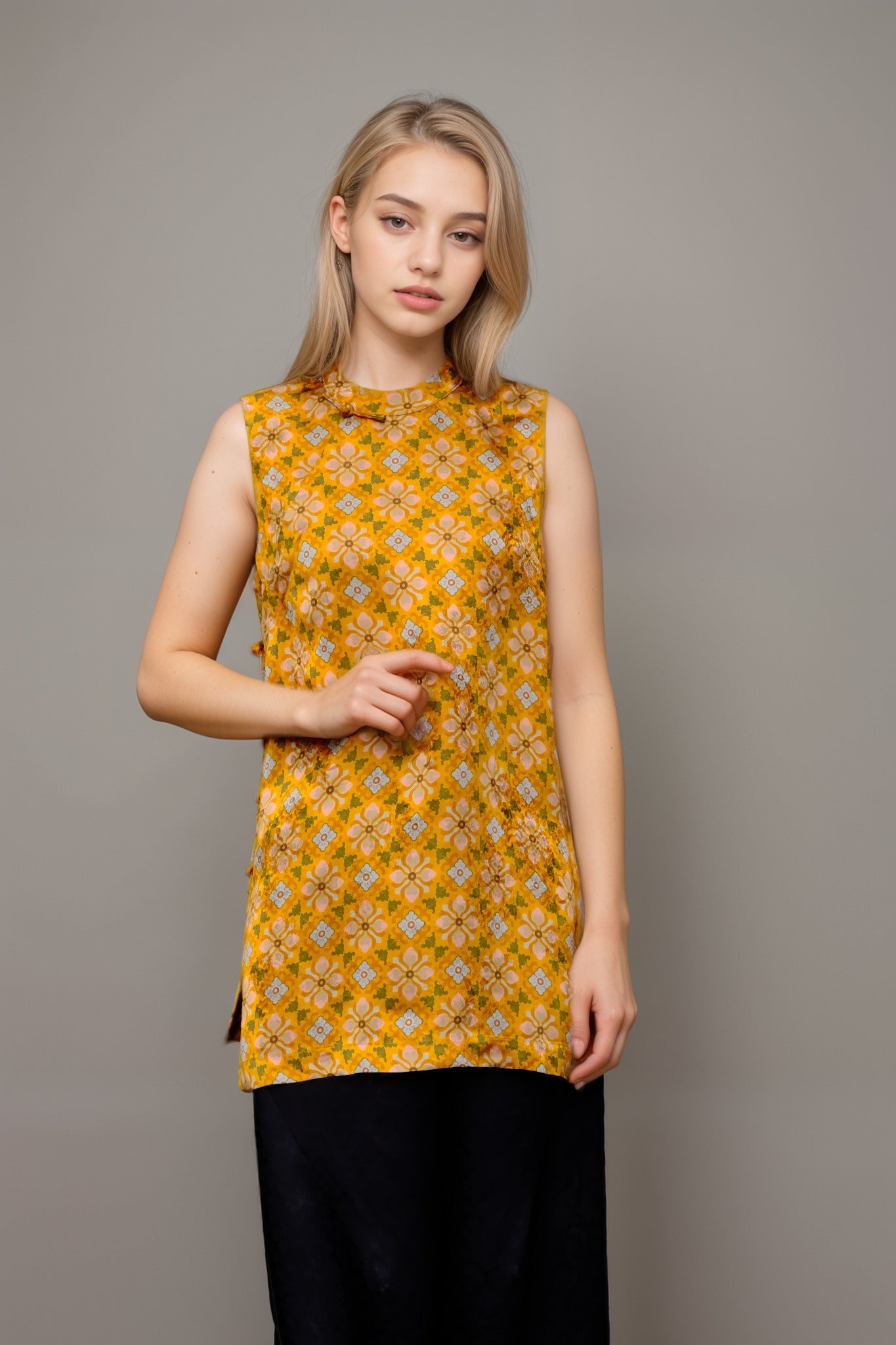 Rayon Xiangyun Silk Sleeveless Blouse – Honey Yellow Geometric Floral with Side Buttons | New Chinese Style