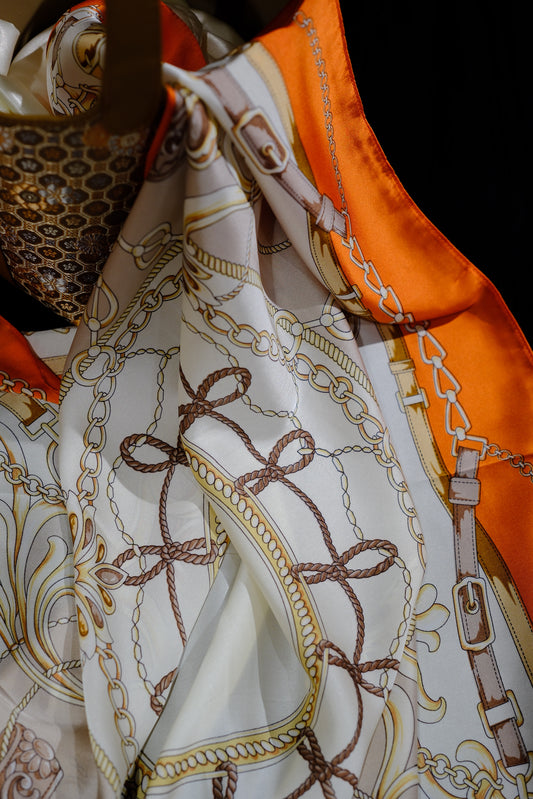 Classic Chain Frame Square Scarf